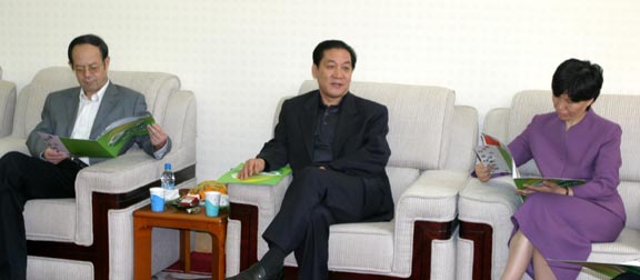 山东省委副书记高新亭等领导参观平安山东招