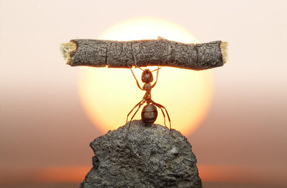 02_amusing_photo_manipulations_statue_of_labour.jpg