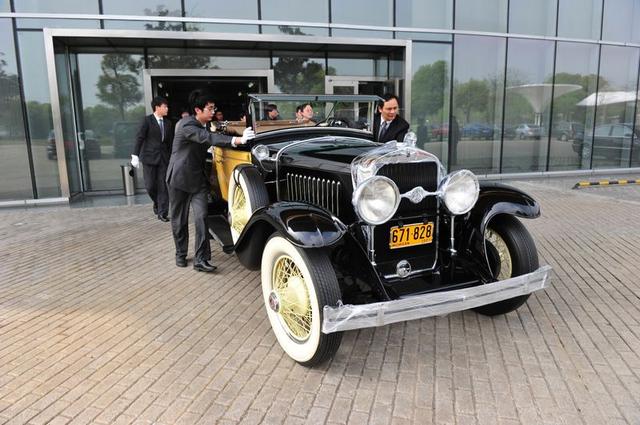 nEO_IMG_配图四：1927年的凯迪拉克LaSalle老爷车不仅外观依旧鲜亮，现在依旧可以上路行驶.jpg