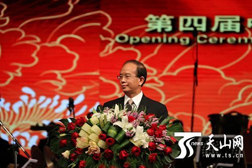 国家文化部副部长丁伟宣布“中外文化展示周”开幕。